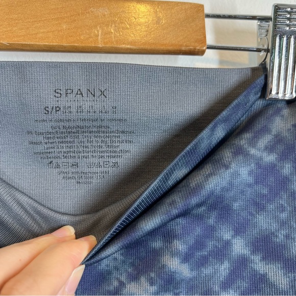 SPANX Blue Tie Dye Seamless Leggings - Picture 3 of 5